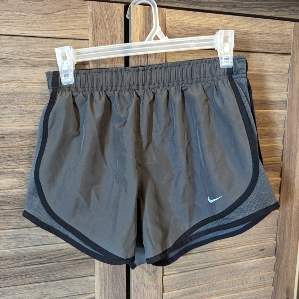 New NIKE active wear sports shorts Dry fit size S NWOT charcoal dark gray black
